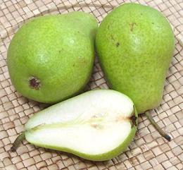 Tosca Pears, whole and cut