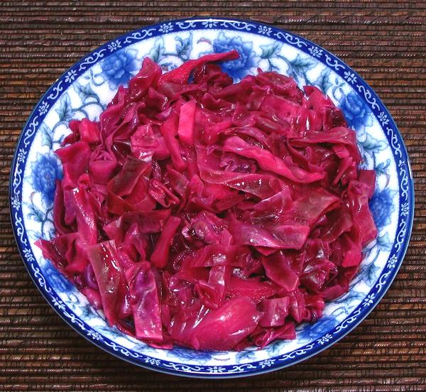 Bowl of Vietnamese Red Cabbage Pickle