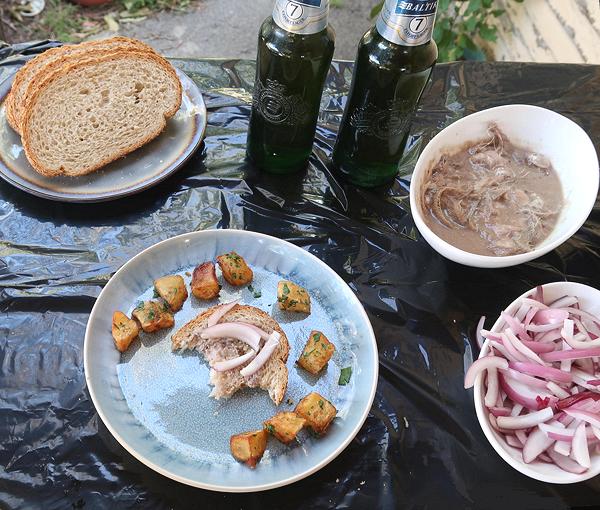 A plate with mostly eaten Surströmming on Bread