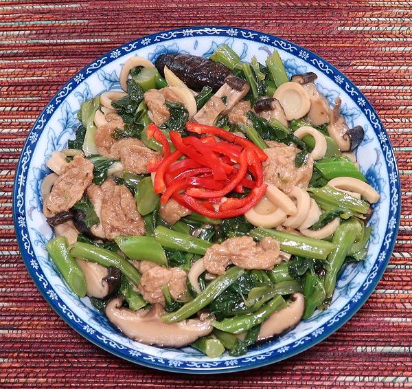 Bowl of Yu Choy with Gluten, Mushrooms